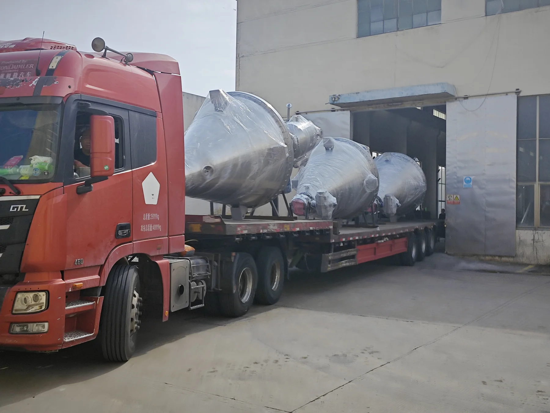 Single Cone Vacuum Dryer product image 2