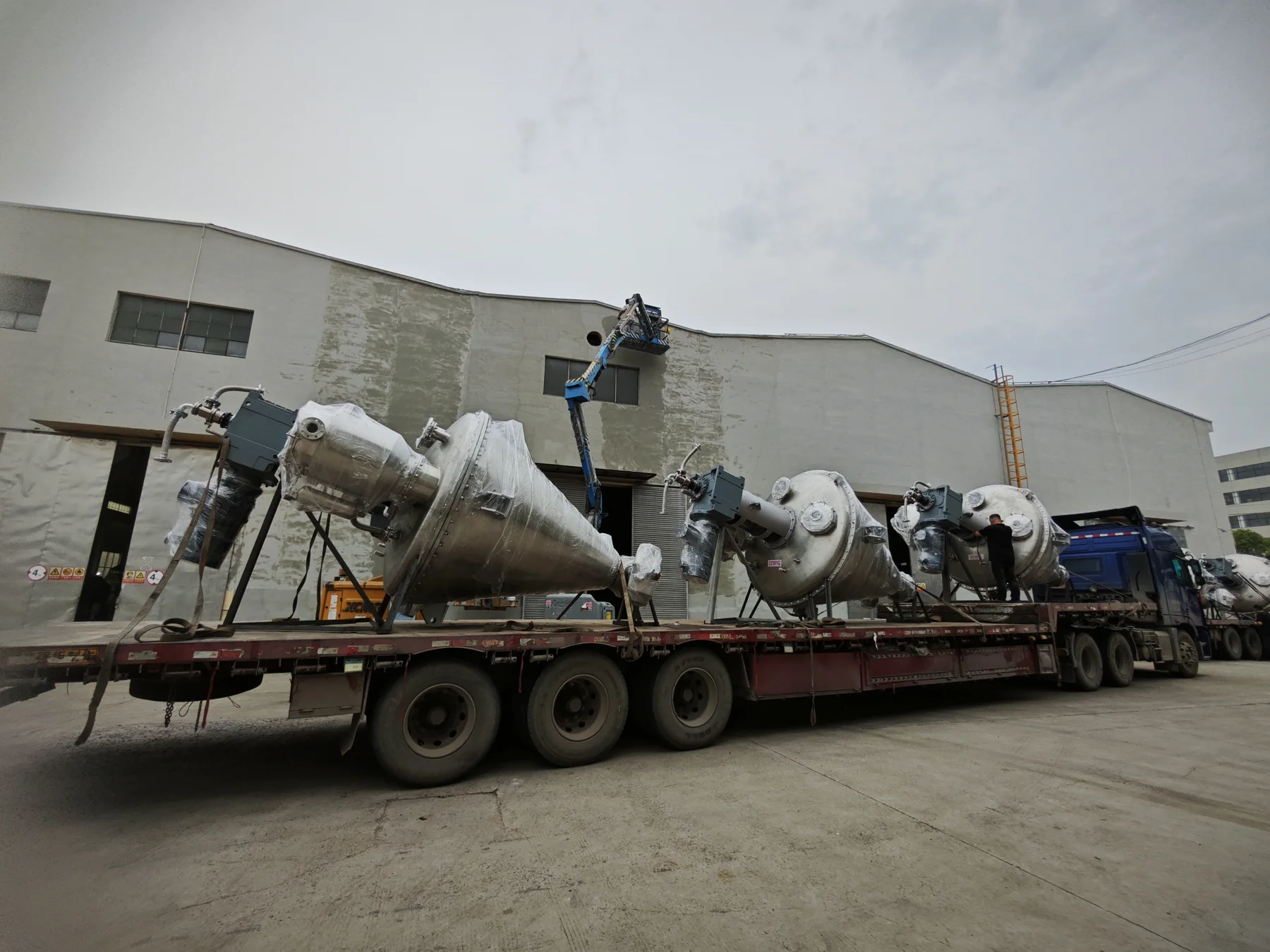 Single Cone Vacuum Dryer product image 9
